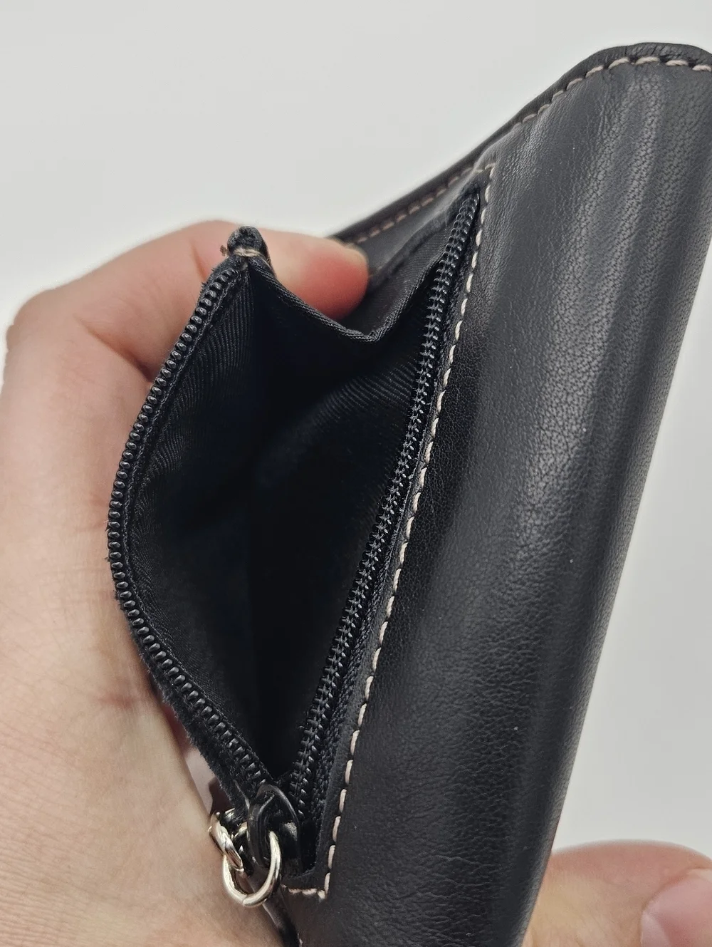 N/A black trifold